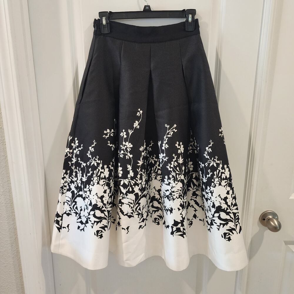 White House Black Market Stunning Pleated Floral Midi Skirt WITH POCKETS! Size 0